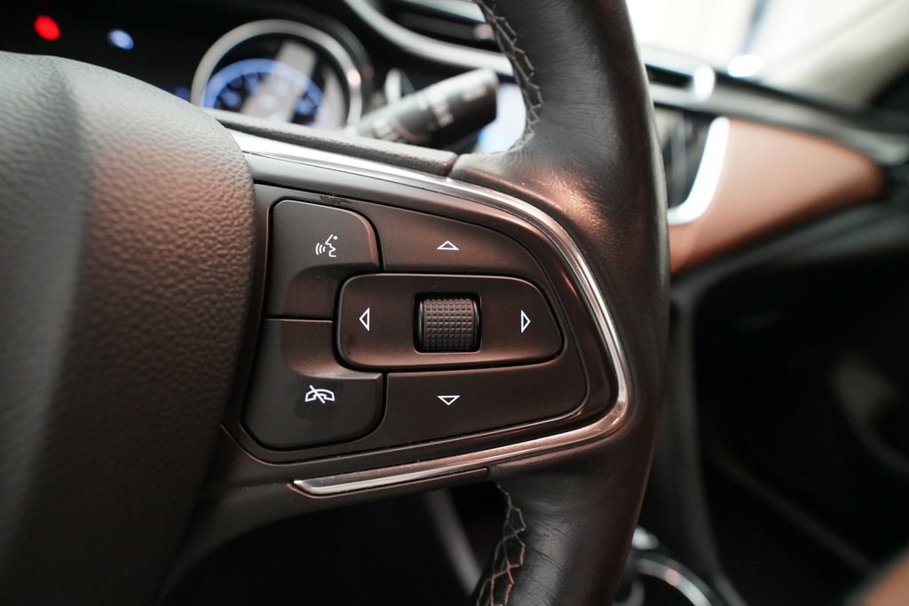 Used 2020 Buick Encore GX Essence FWD image 19