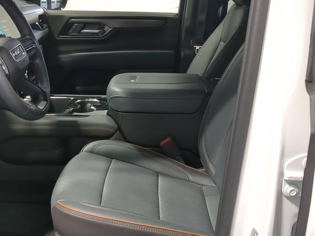 Used 2025 GMC Yukon AT4 w/ AT4 Premium Package AWD/4WD image 20