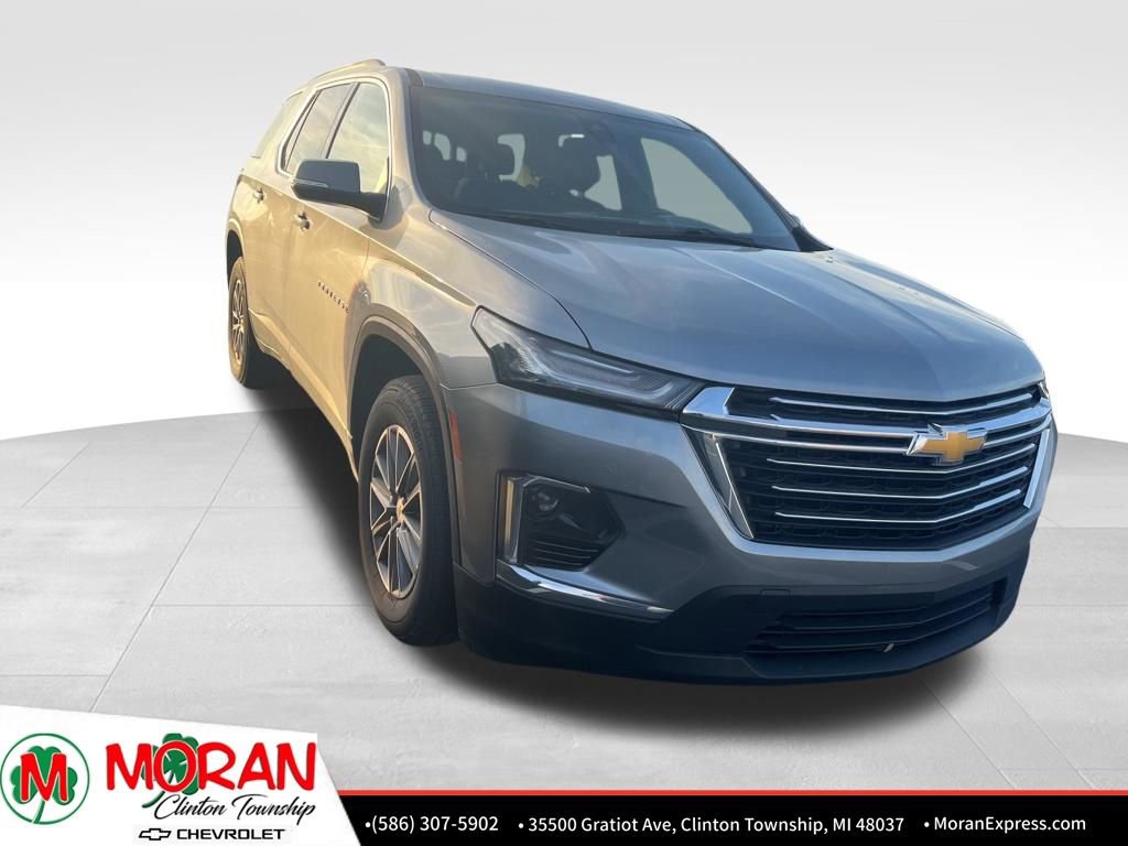 Used 2023 Chevrolet Traverse LT FWD image 2