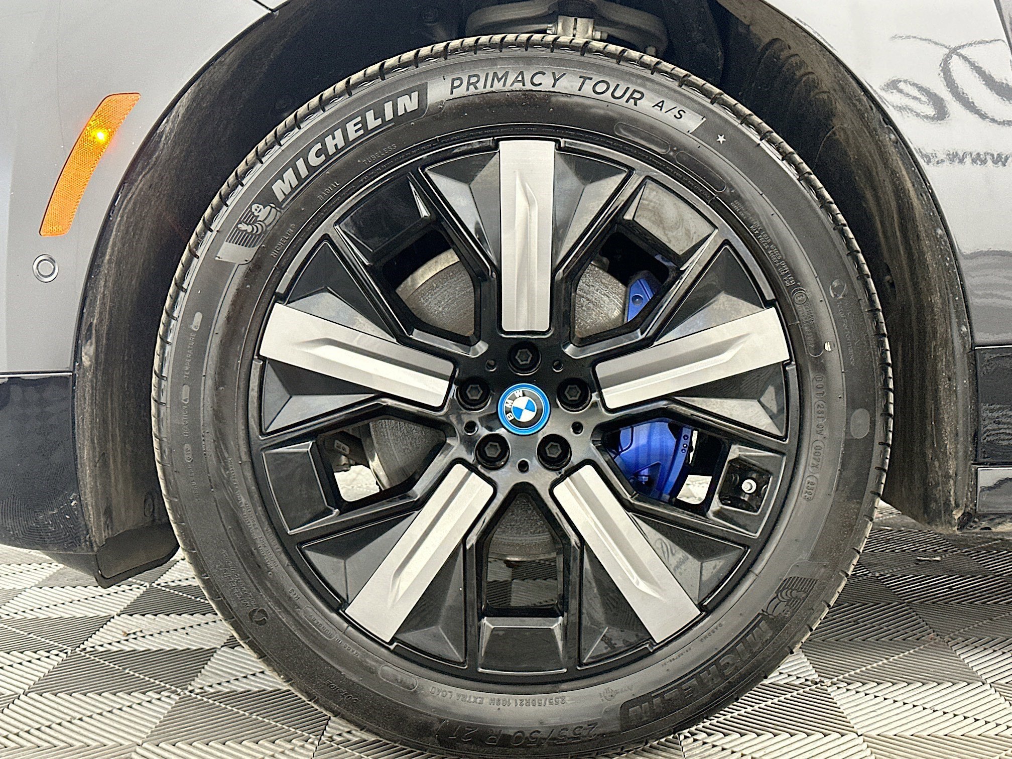 Used 2024 BMW iX xDrive50 w/ Sport Package image 35