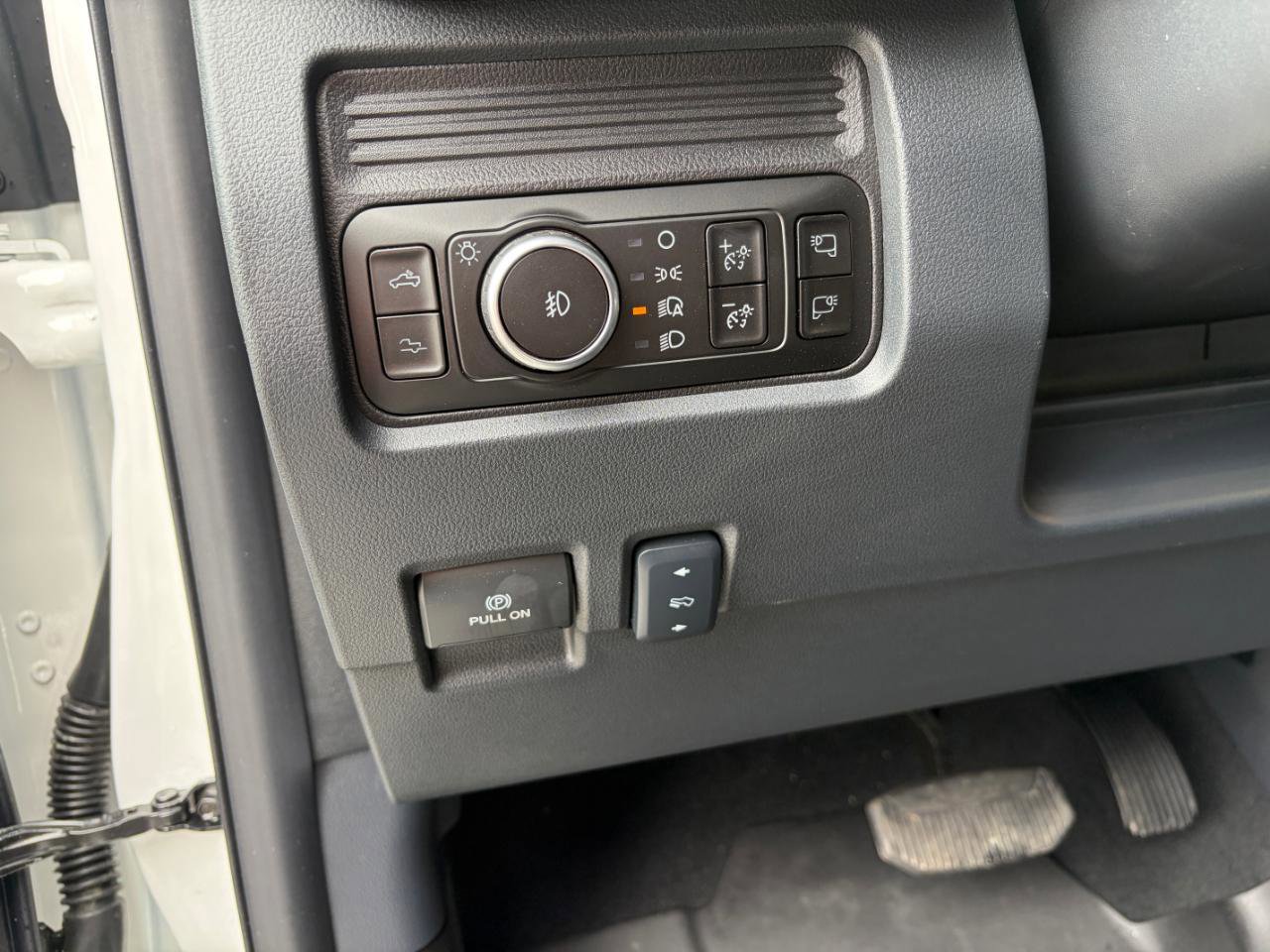 Used 2025 Ford F450 Platinum w/ Camper Package image 13