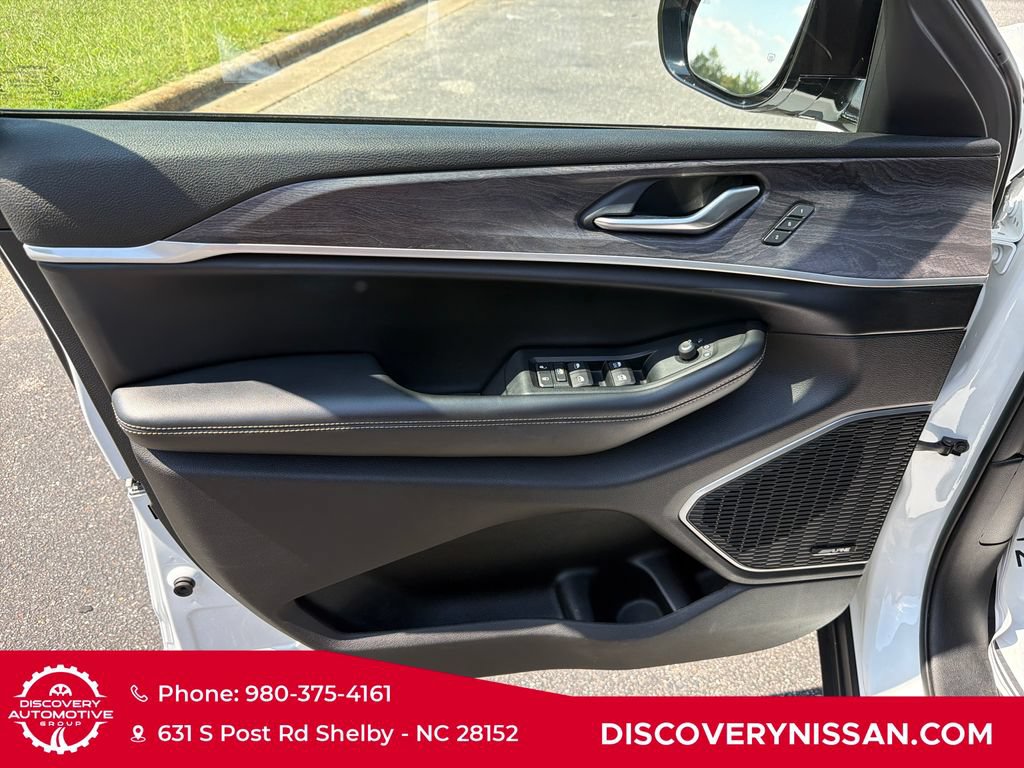 Used 2022 Jeep Grand Cherokee Limited AWD/4WD image 10