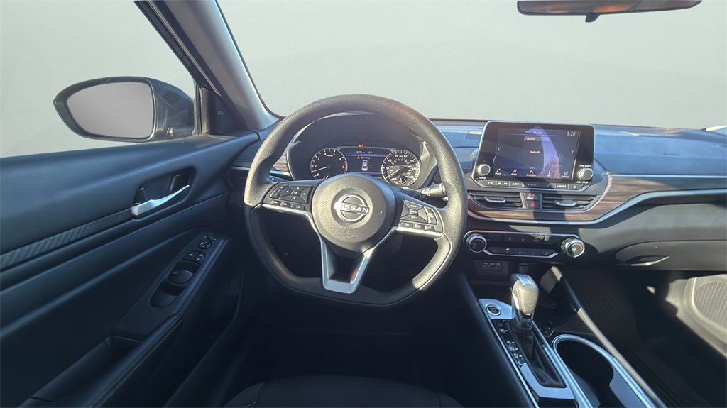 Used 2024 Nissan Altima 2.5 SV image 17