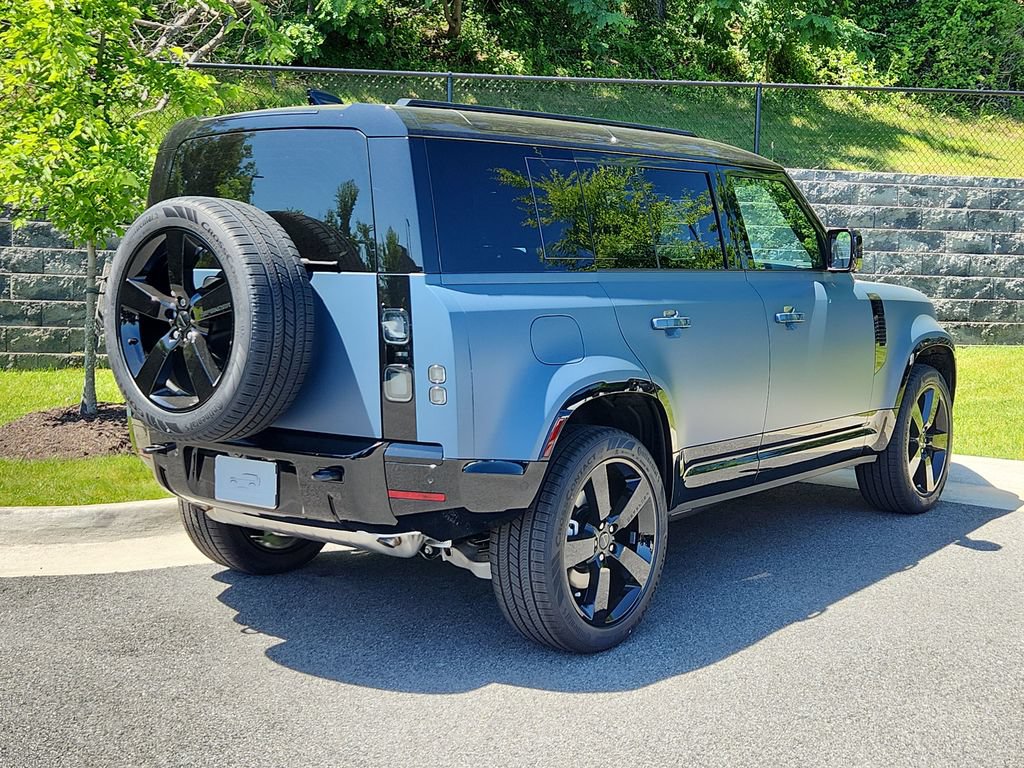 New 2026 Land Rover Defender 110 X-Dynamic SE AWD/4WD image 2