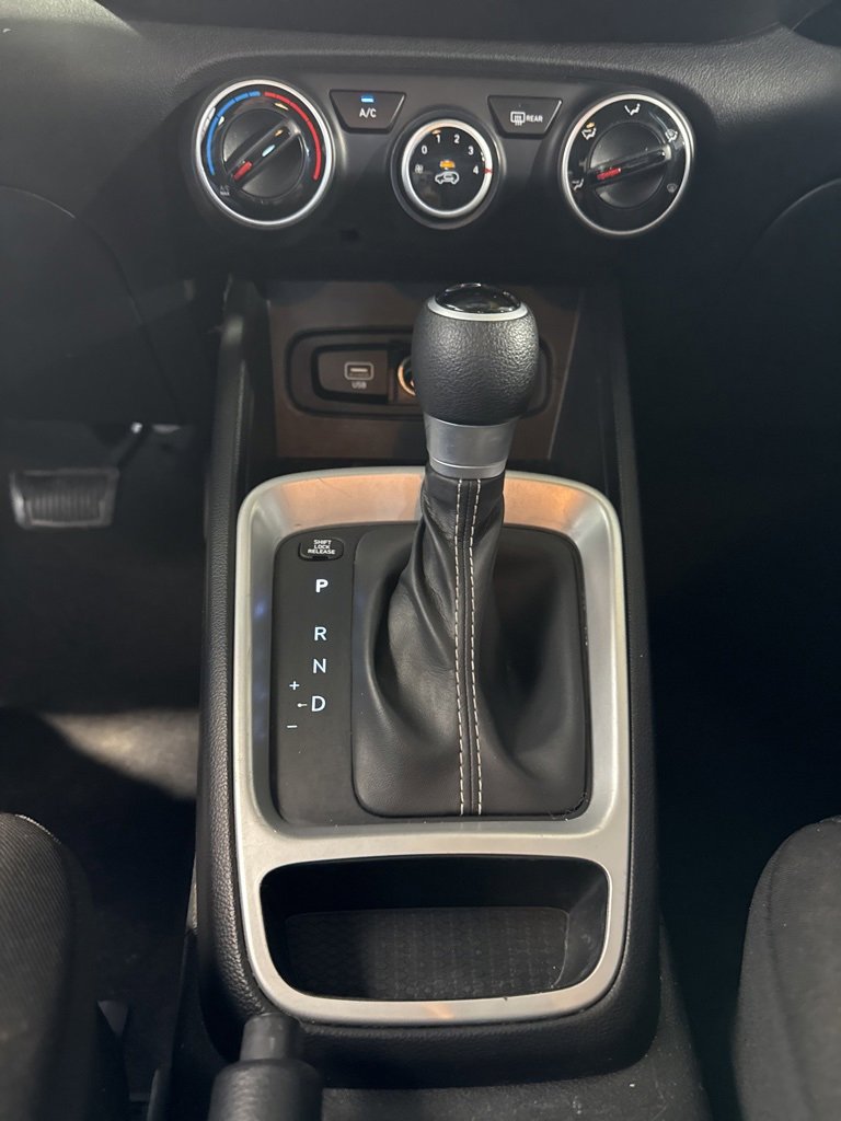 Used 2024 Hyundai Venue SE image 36