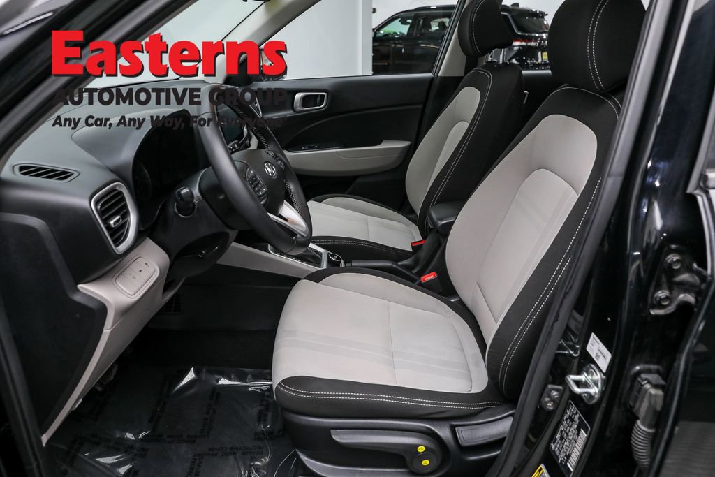 Used 2022 Hyundai Venue SEL image 14