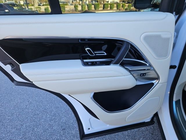 Used 2025 Land Rover Range Rover SE image 21