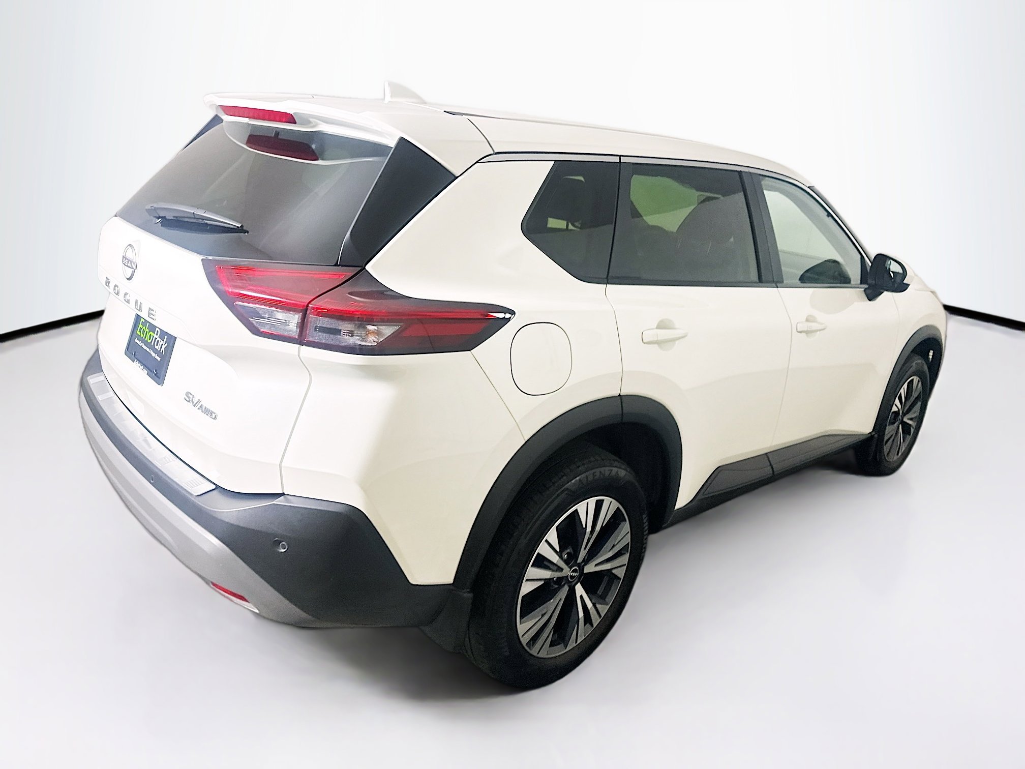 Used 2023 Nissan Rogue SV image 9