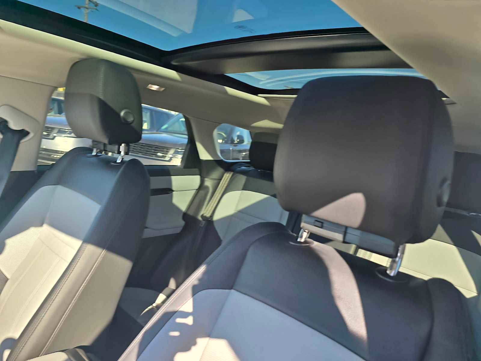 Certified 2025 Land Rover Range Rover Evoque Dynamic SE image 25