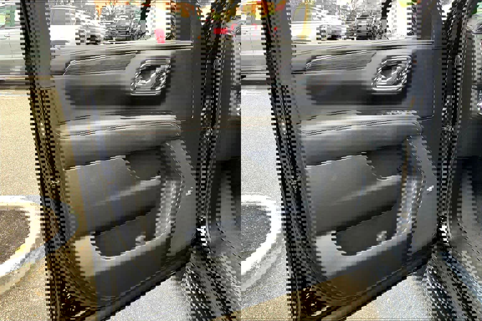 Used 2022 GMC Yukon SLT w/ SLT Luxury Package image 21