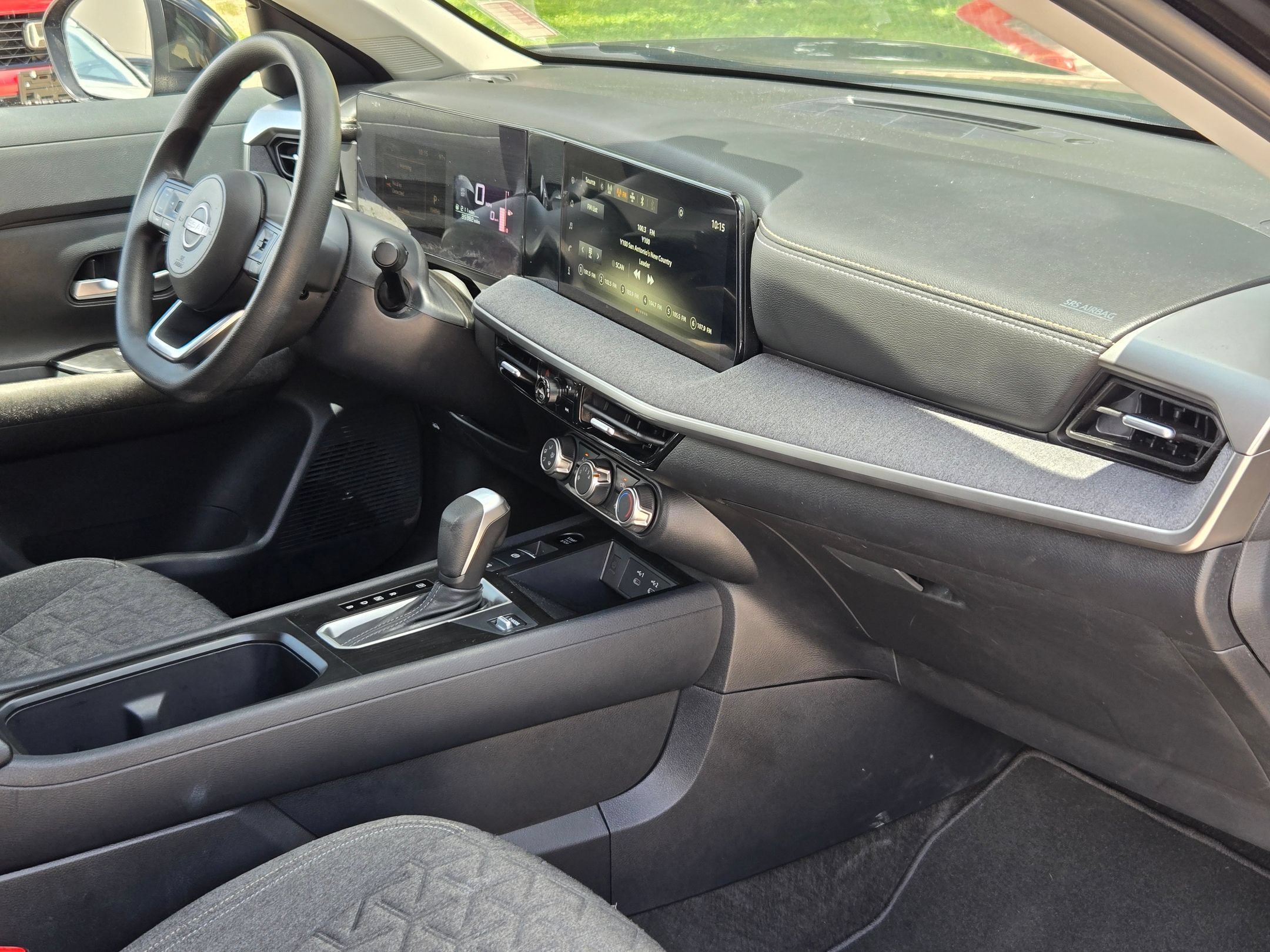 Used 2025 Nissan Kicks SV FWD image 29