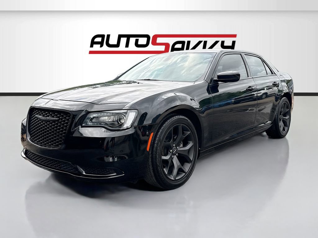 Used 2022 Chrysler 300 Touring w/ Sport Appearance Package RWD image 3