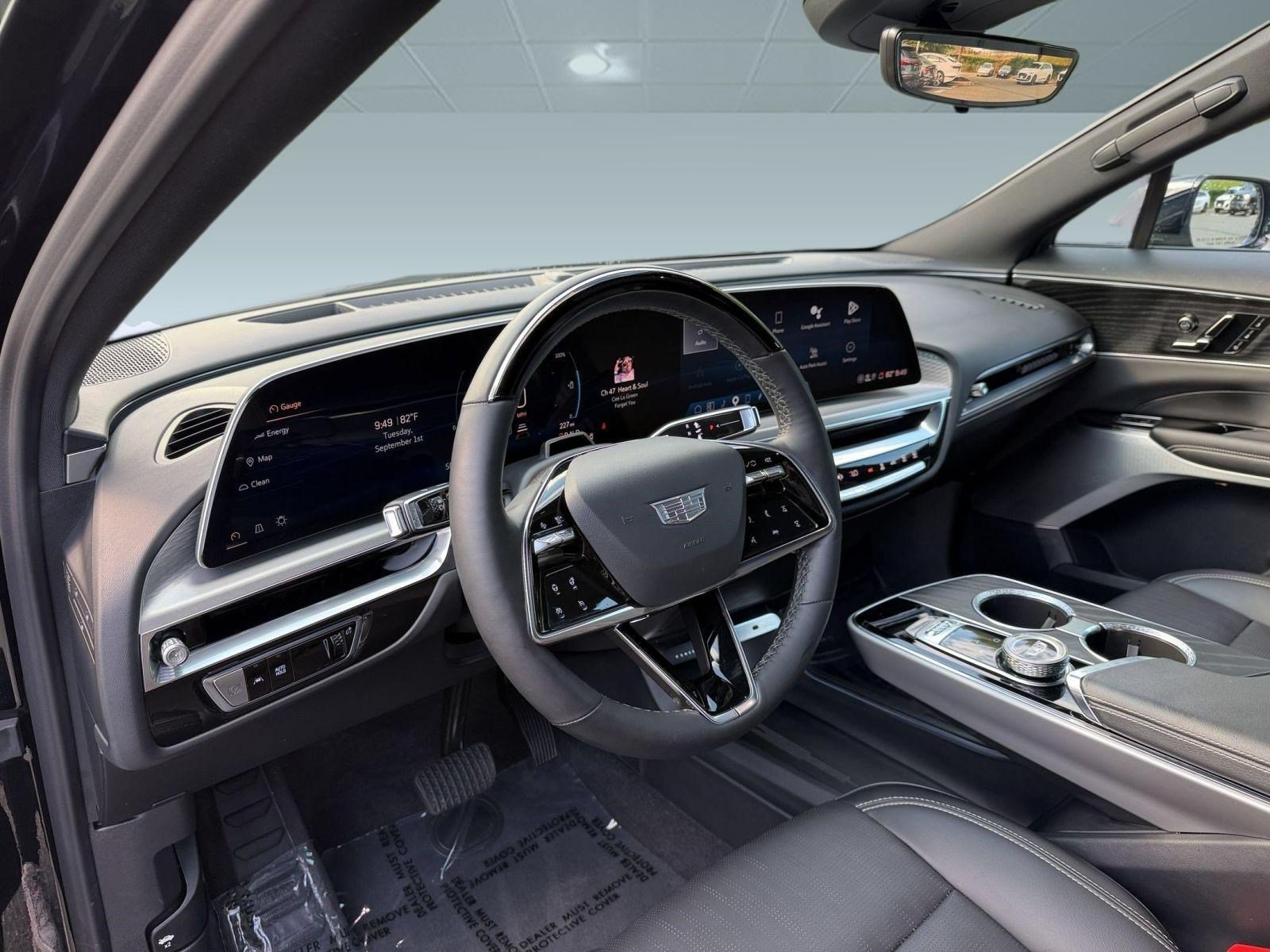 Used 2023 Cadillac Lyriq 2WD image 4