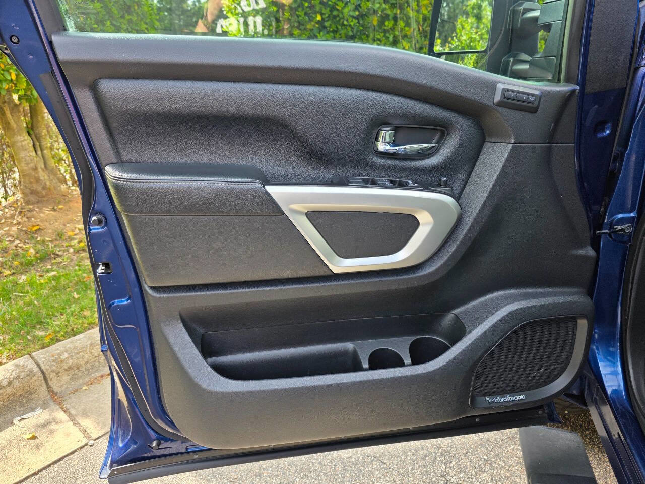 Used 2017 Nissan Titan PRO-4X w/ Pro-4x Convenience Package image 11