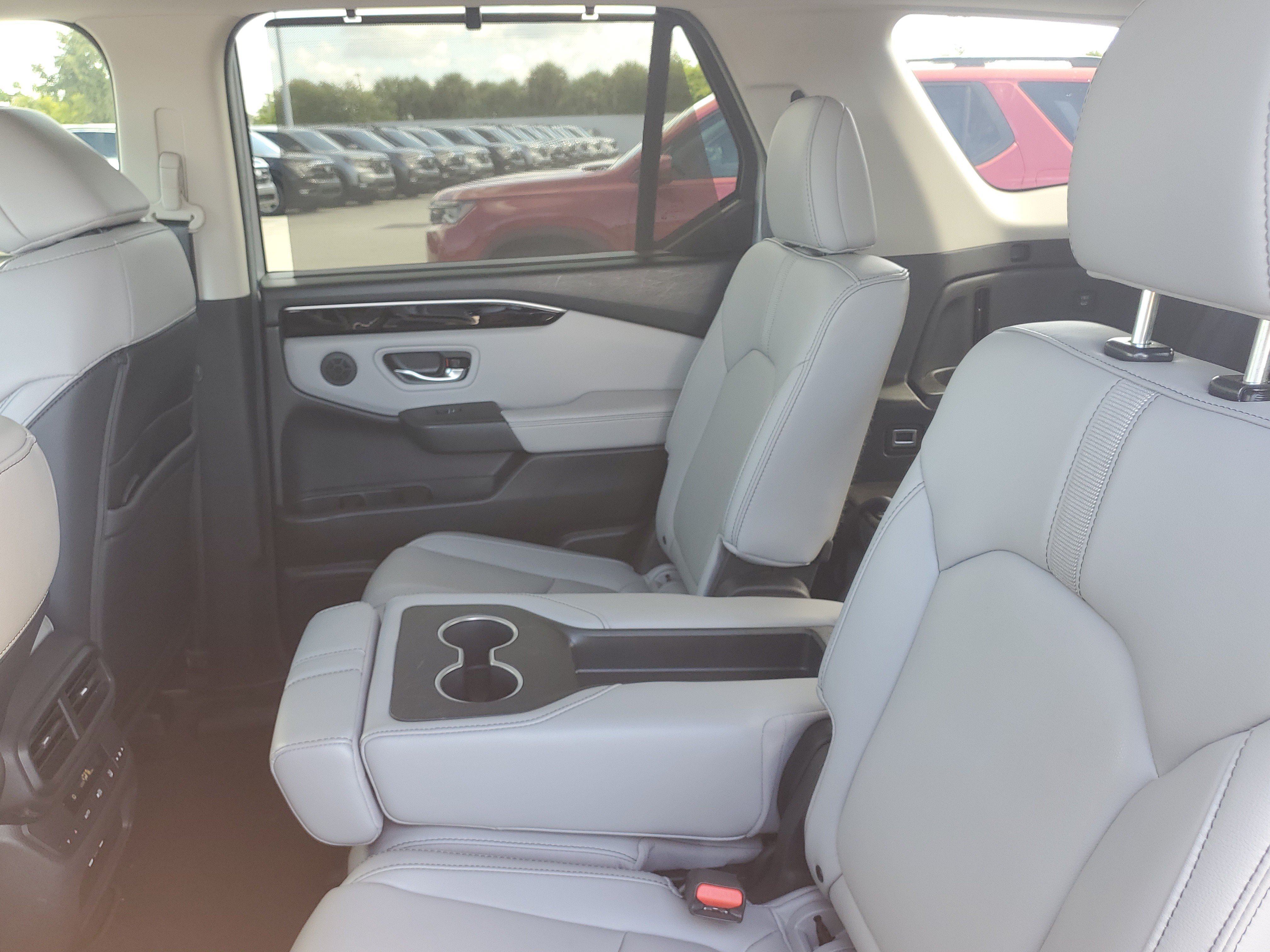 Used 2024 Honda Pilot Touring image 13