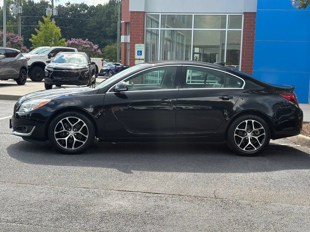 Used 2017 Buick Regal Sport Touring FWD image 2