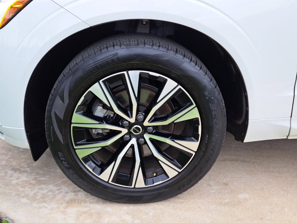 Used 2023 Volvo XC60 B5 Core w/ Protection Package Premier image 3