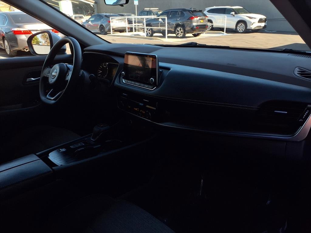 Used 2023 Nissan Rogue SV image 23