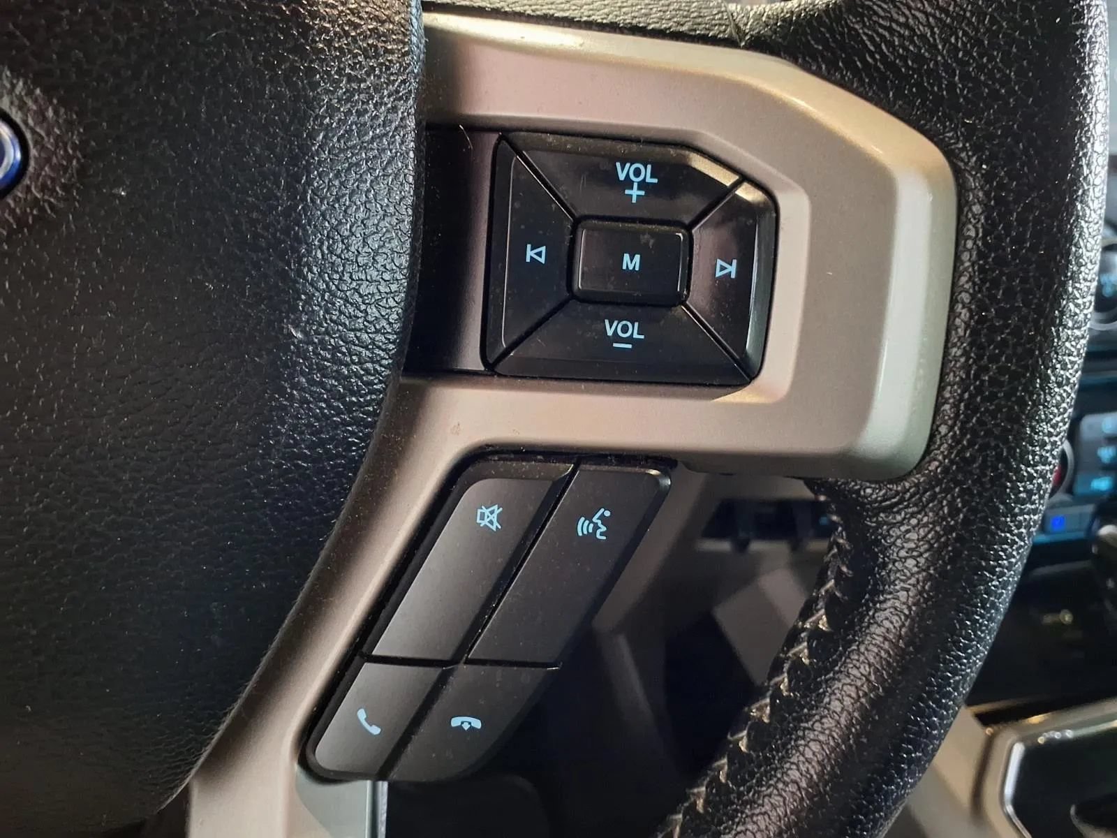 Used 2015 Ford F150 Lariat w/ Equipment Group 502A Luxury AWD/4WD image 28