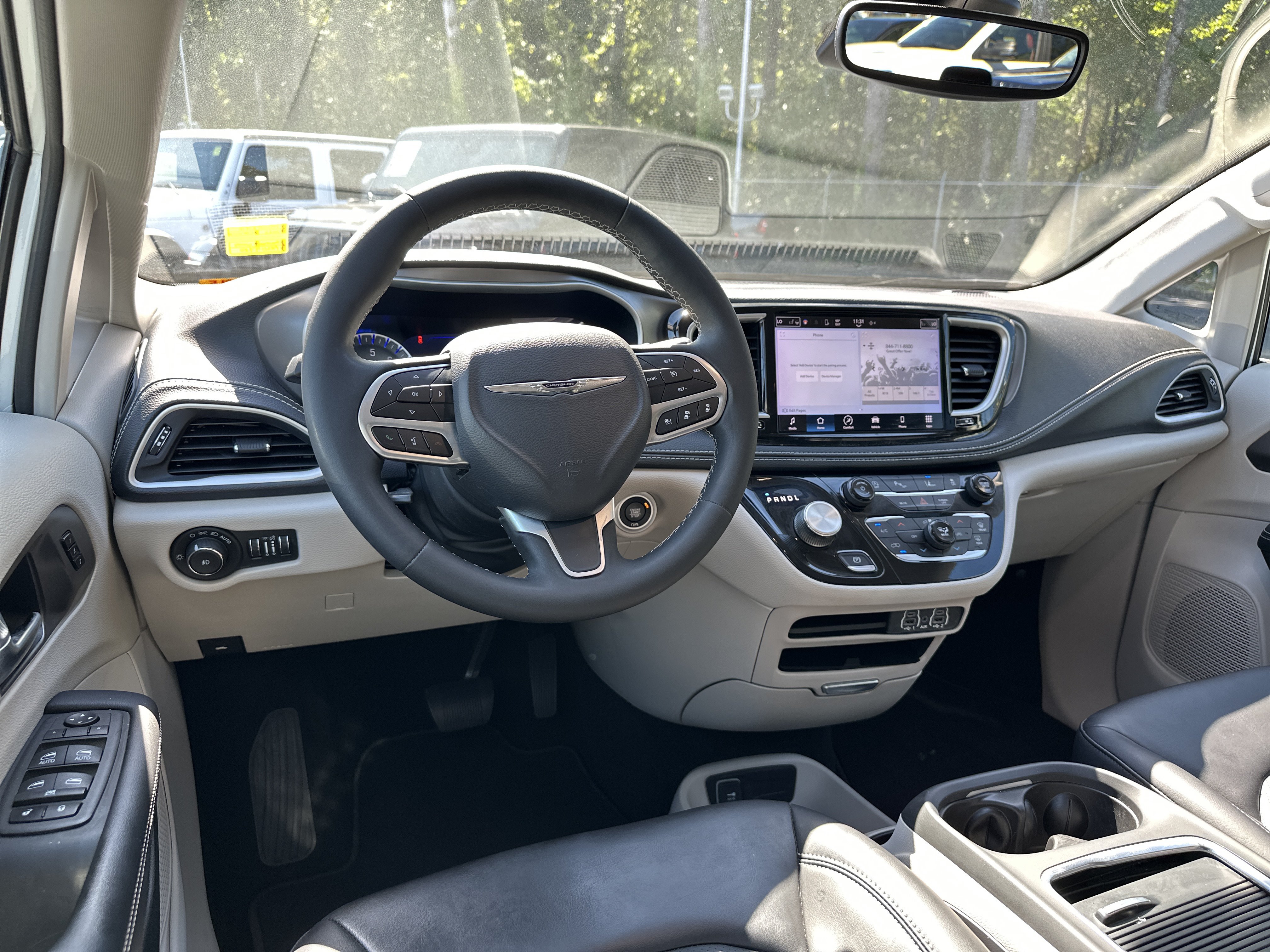 Used 2023 Chrysler Pacifica Touring-L AWD/4WD image 25
