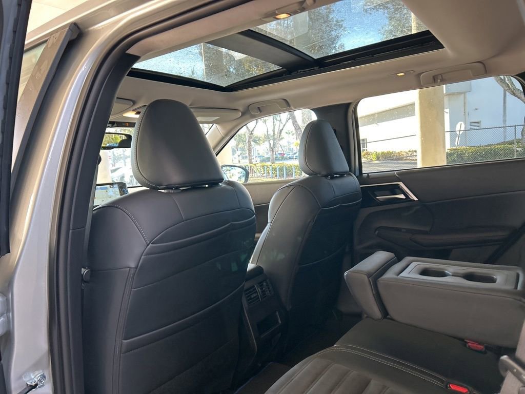New 2025 Mitsubishi Outlander SE image 39