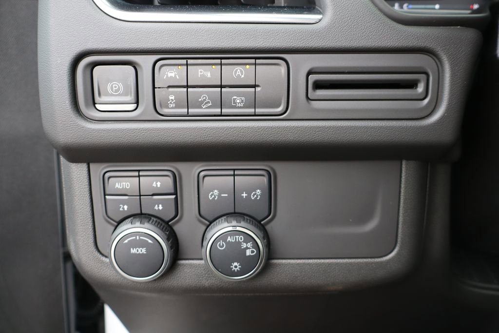 Used 2023 Chevrolet Suburban Z71 w/ Luxury Package image 18