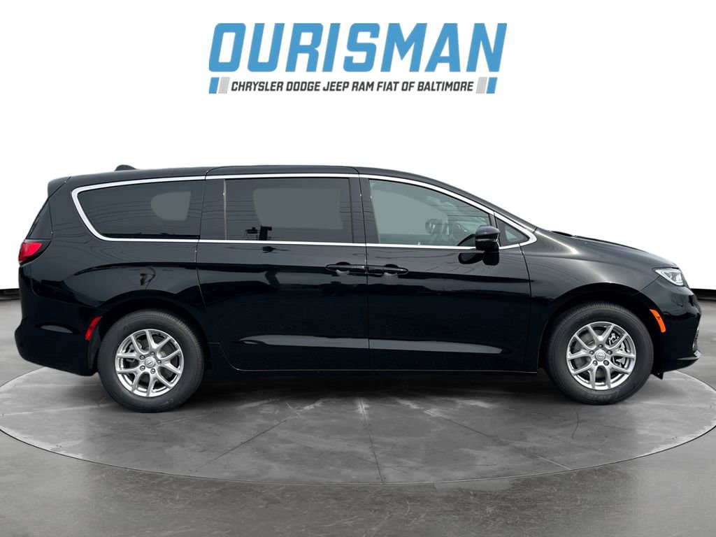 New 2026 Chrysler Pacifica Select image 7