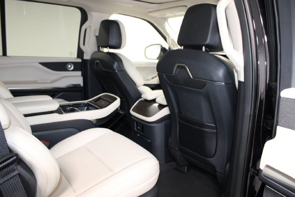 New 2027 Lincoln Navigator Reserve w/ Jet Appearance Package AWD/4WD image 26