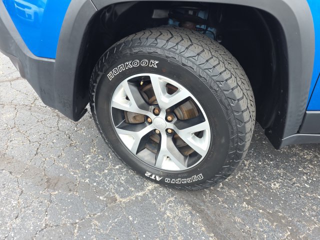 Used 2018 Jeep Cherokee Trailhawk w/ Comfort/Convenience Group AWD/4WD image 38