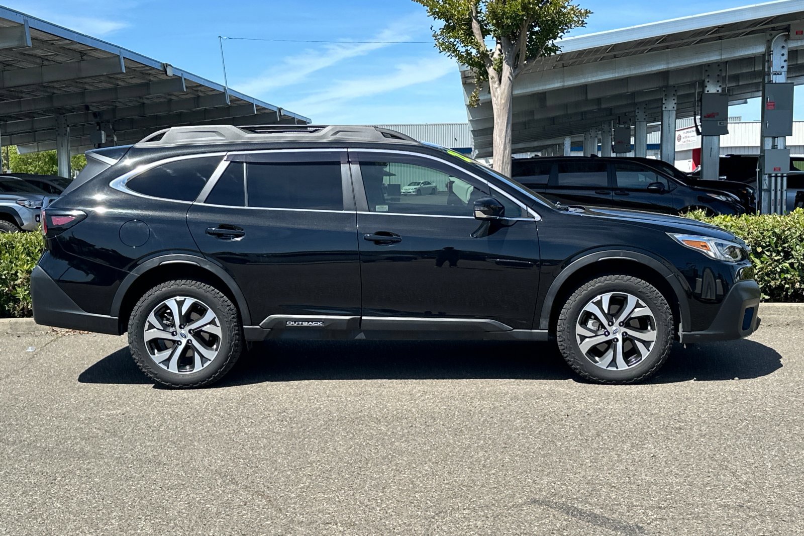 Used 2021 Subaru Outback Limited XT image 3