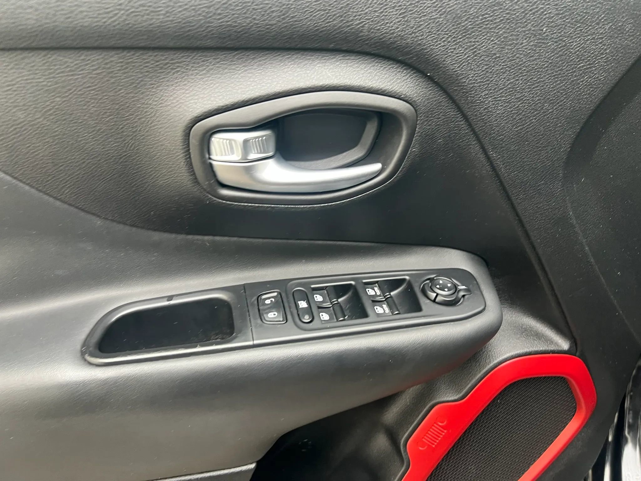 Used 2017 Jeep Renegade Trailhawk image 13
