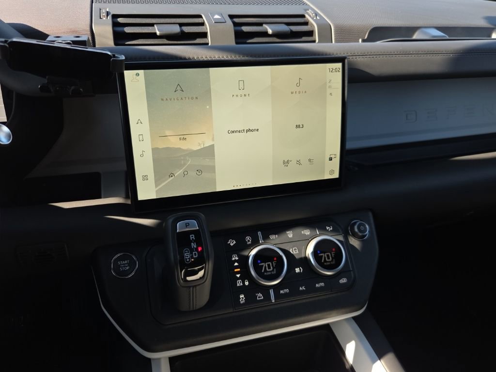 Used 2025 Land Rover Defender 110 X-Dynamic SE image 25