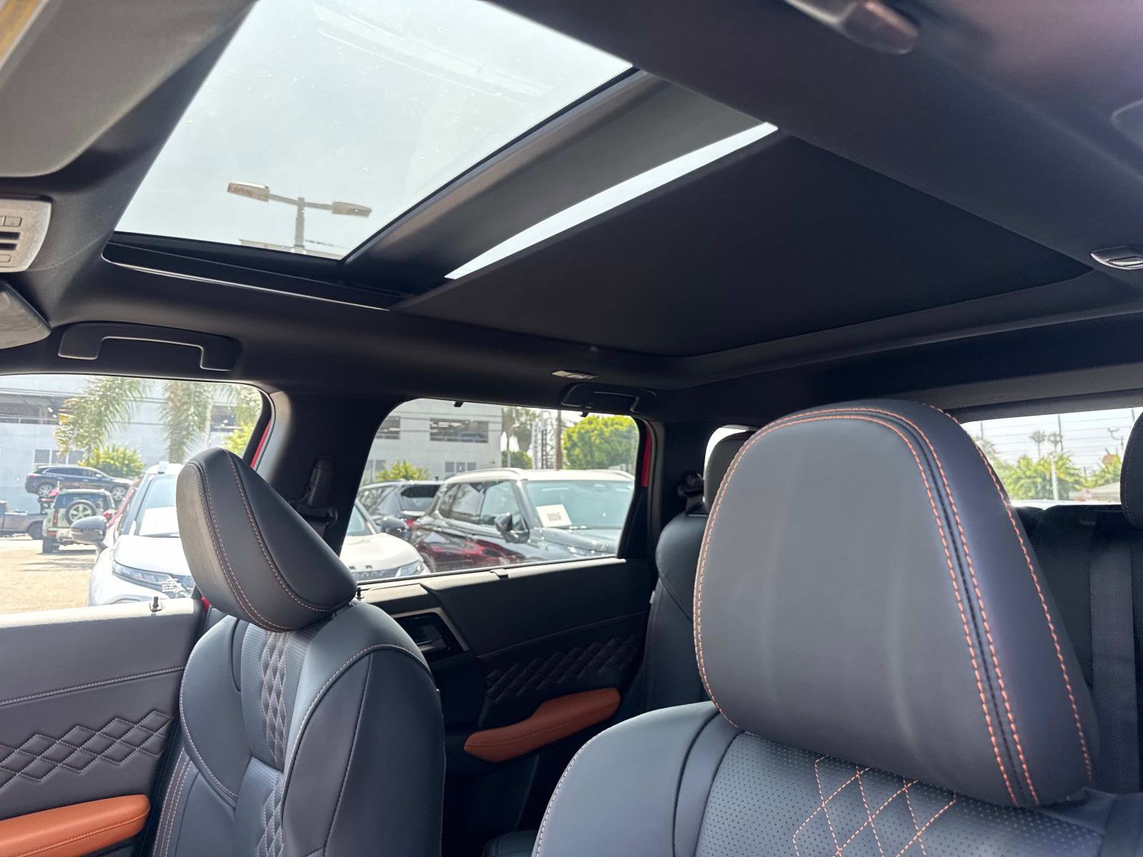 New 2025 Mitsubishi Outlander SEL image 17