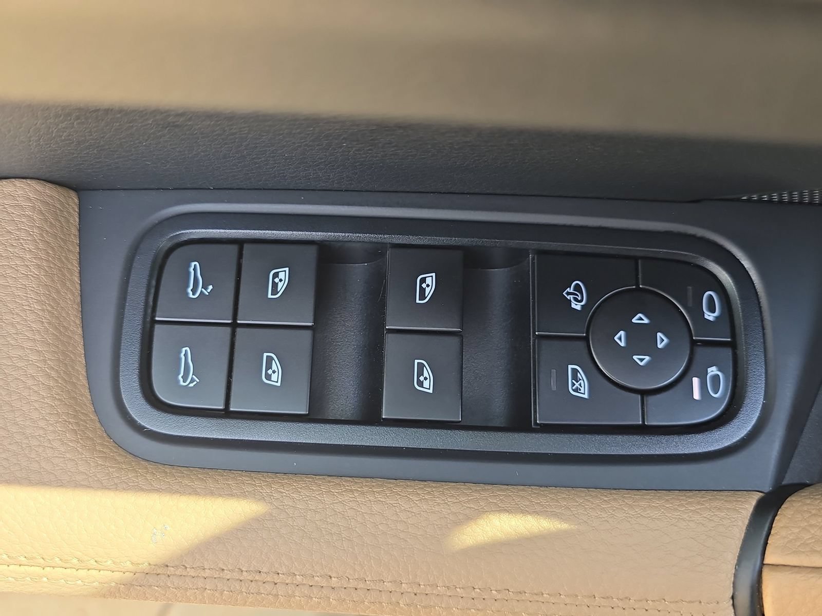 Used 2024 Porsche Cayenne AWD/4WD image 24