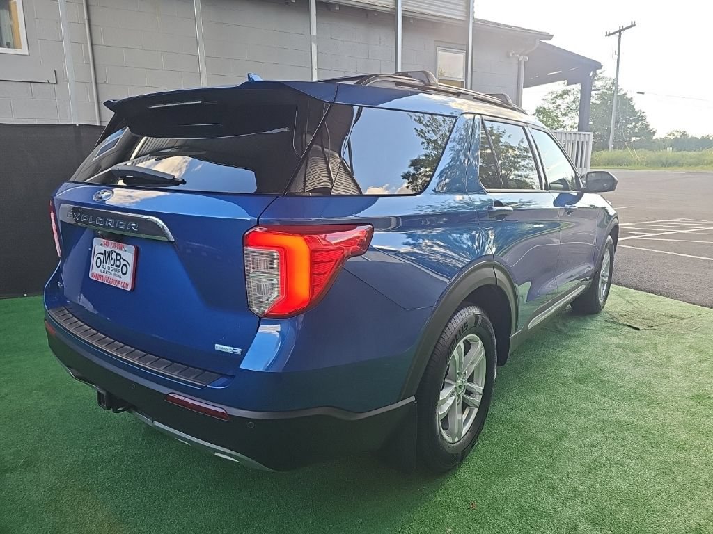 Used 2020 Ford Explorer XLT w/ Equipment Group 202A AWD/4WD image 3