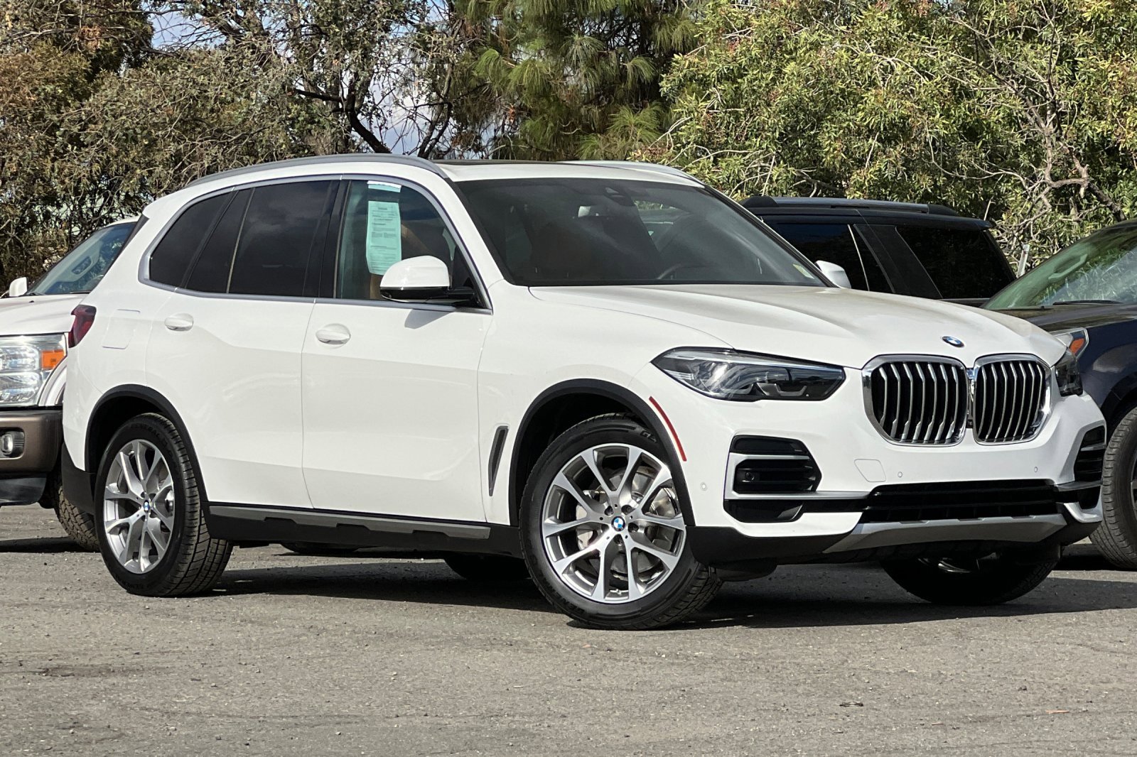 Used 2022 BMW X5 xDrive40i w/ Parking Assistance Package image 2