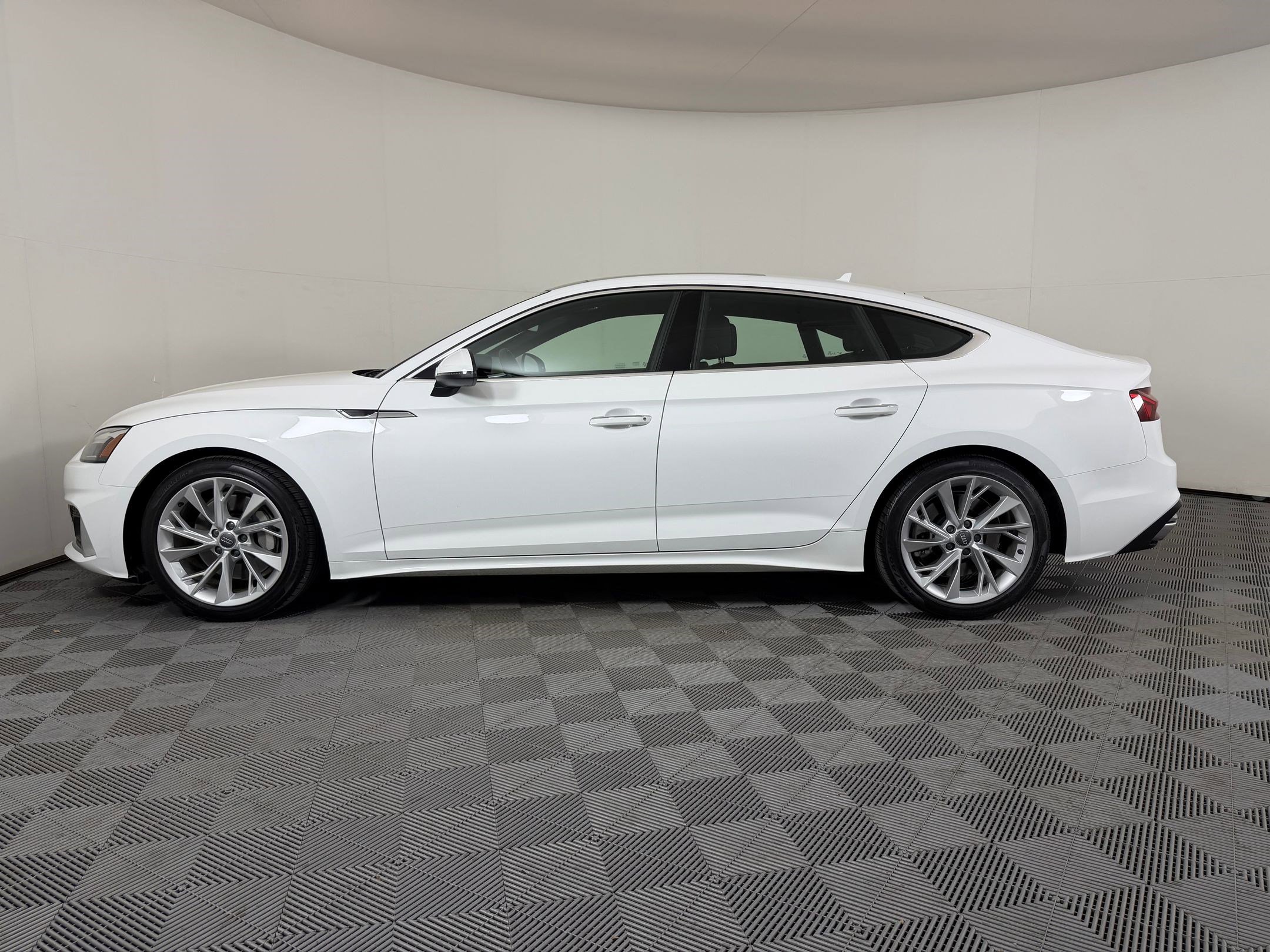 Used 2020 Audi A5 2.0T Premium image 2