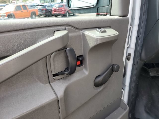 Used 2018 Chevrolet Express 2500 RWD image 20
