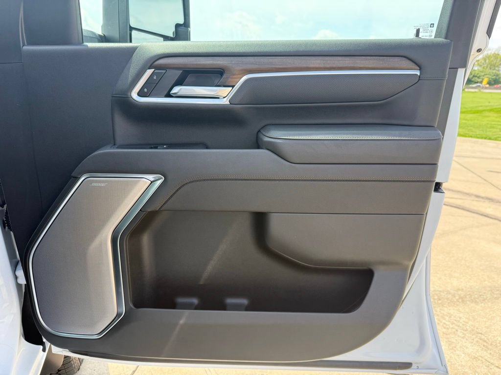 Used 2025 Chevrolet Silverado 2500 High Country w/ Technology Package AWD/4WD image 24