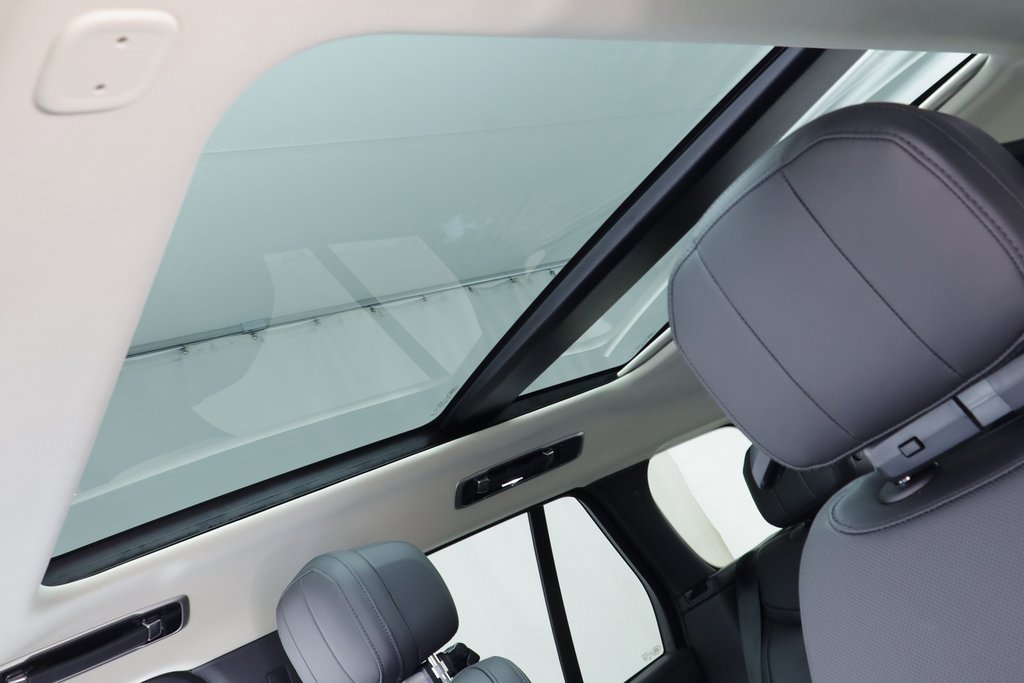 New 2025 Land Rover Range Rover SE image 13
