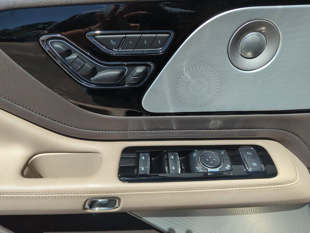 Used 2020 Lincoln Aviator Reserve w/ Equipment Group 202A image 19