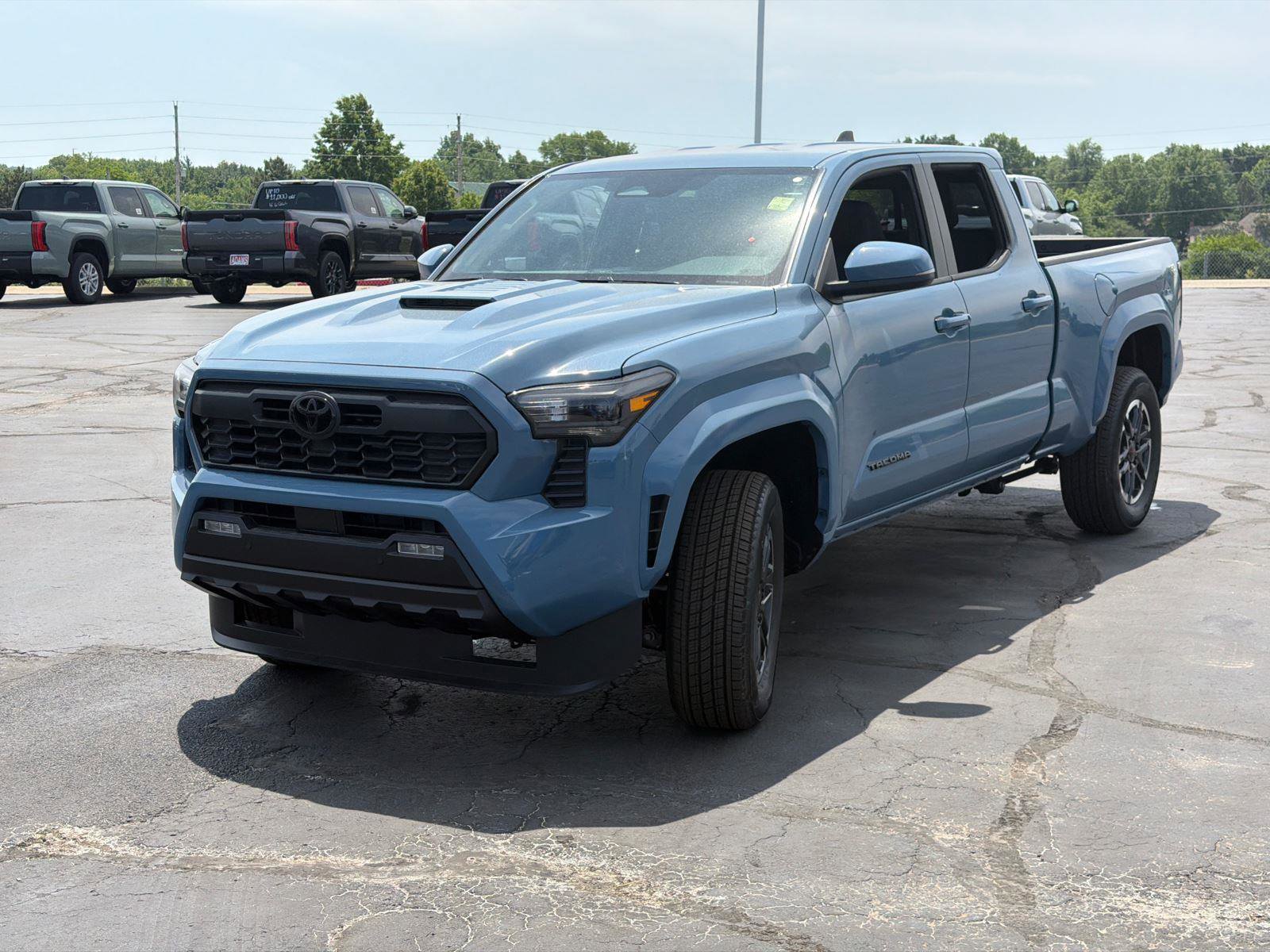 Used 2026 Toyota Tacoma TRD Sport w/ TRD Sport Upgrade Package AWD/4WD video 3