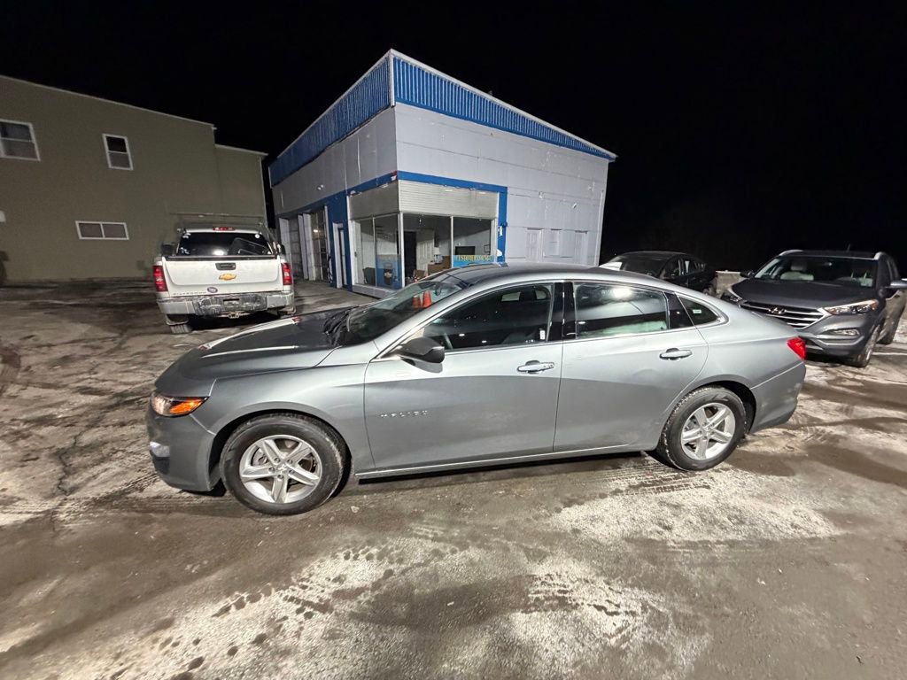 Used 2024 Chevrolet Malibu LT image 2