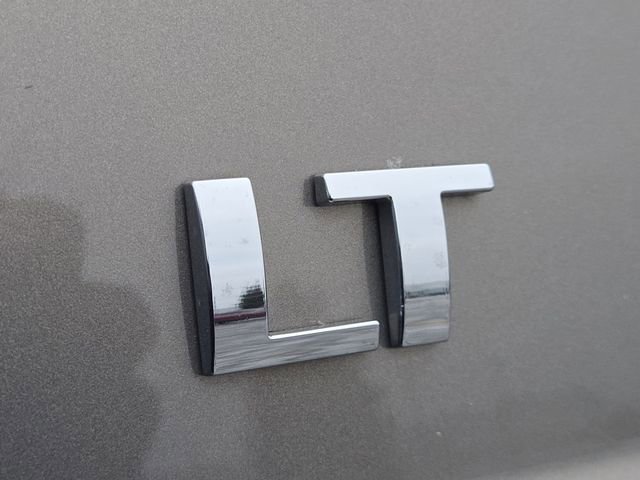 Used 2018 Chevrolet Suburban LT w/ LT Signature Package image 6