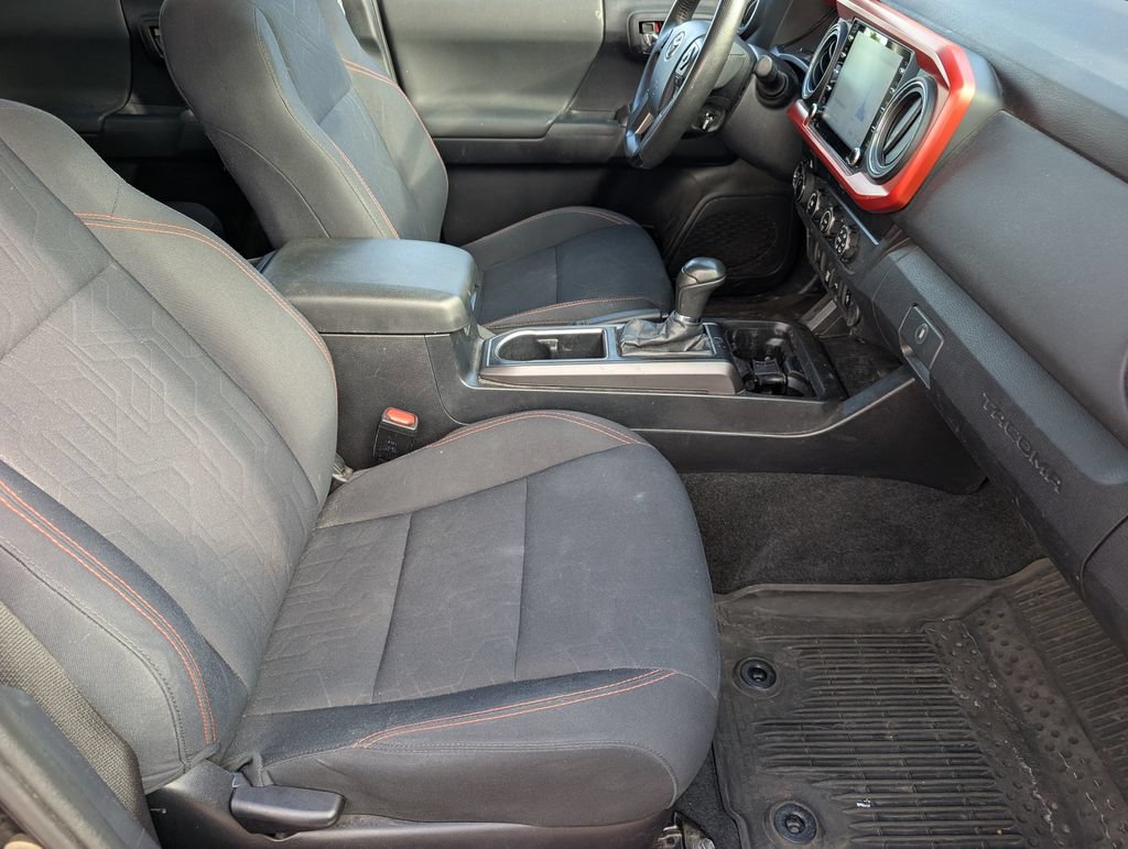 Used 2020 Toyota Tacoma TRD Off-Road AWD/4WD image 12