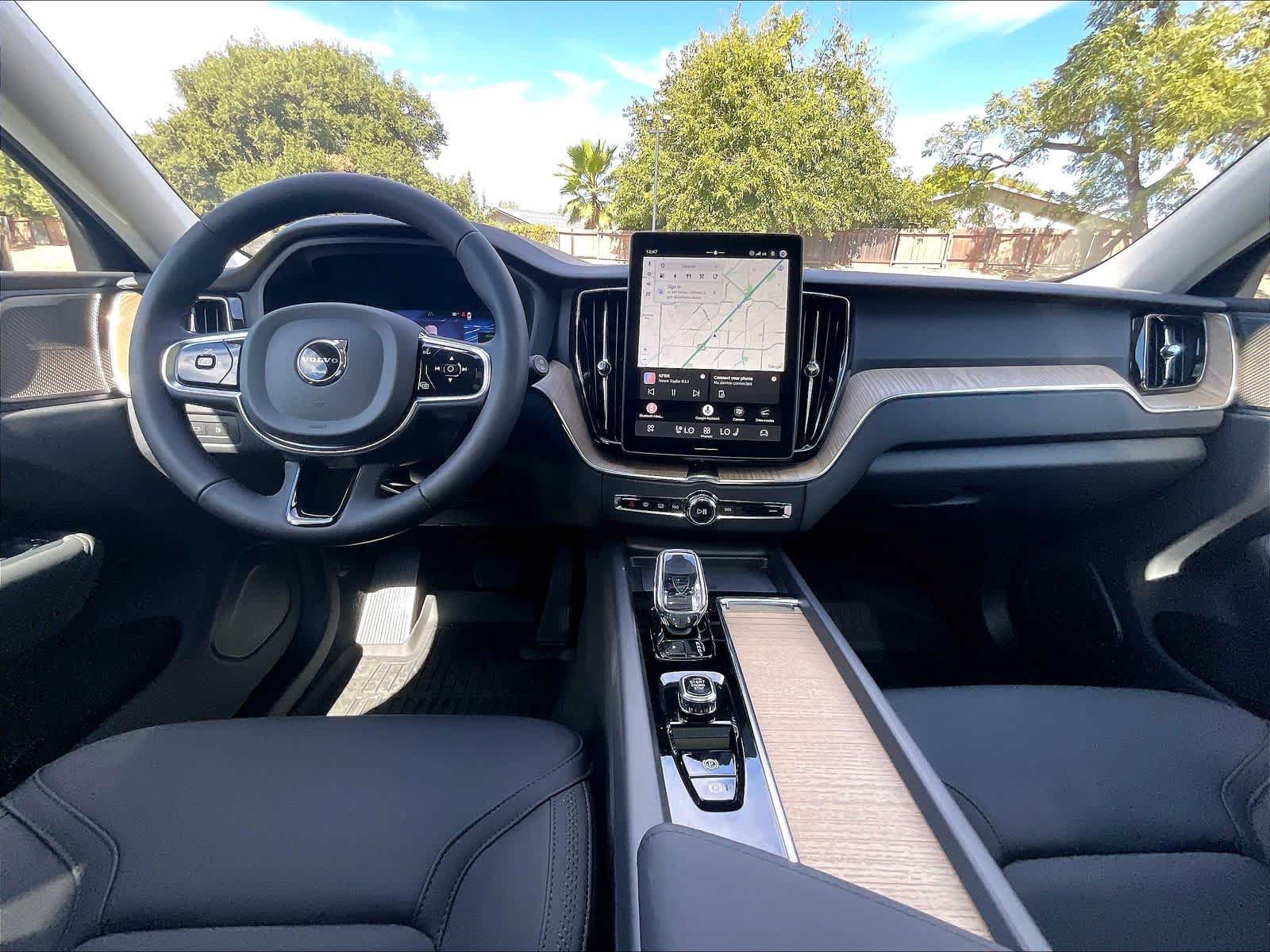New 2027 Volvo XC60 T8 Plus AWD/4WD image 7