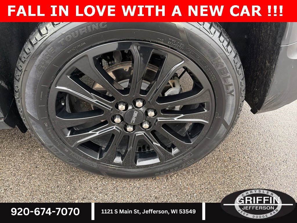 Used 2023 GMC Acadia SLE w/ Driver Convenience Package image 13