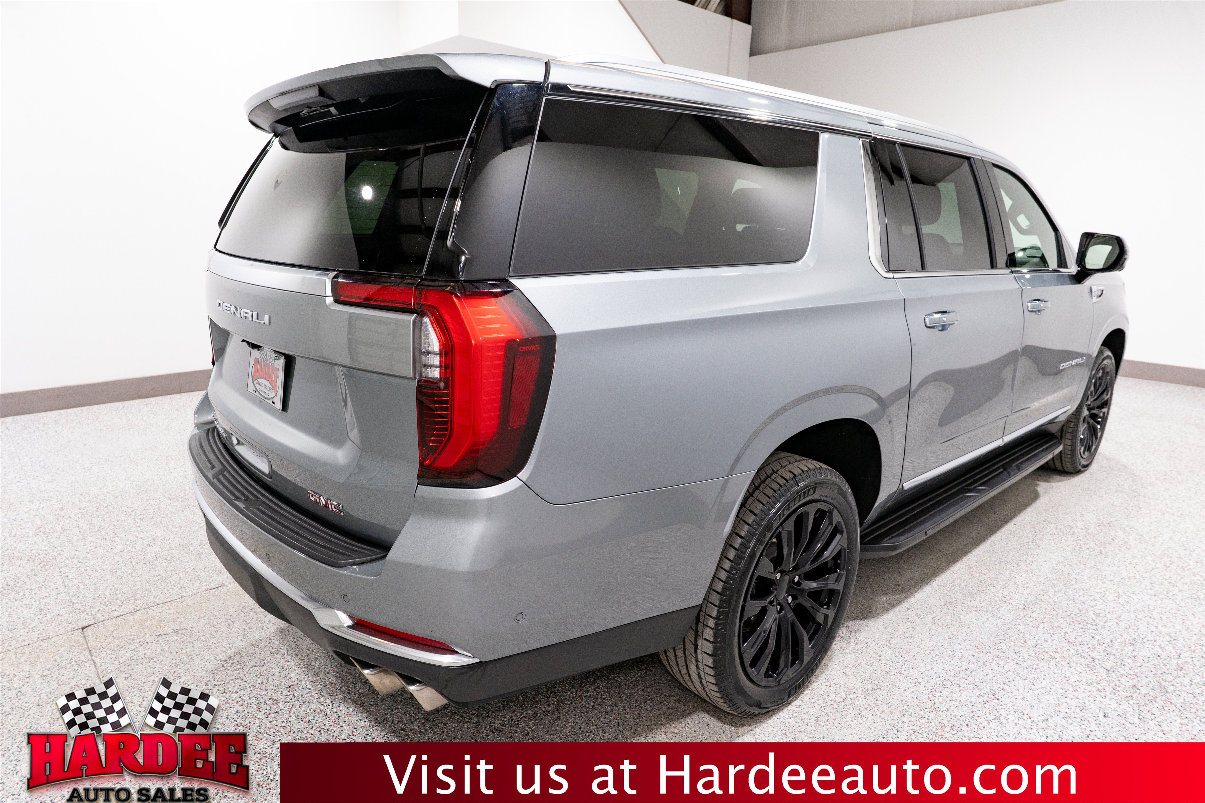 Used 2025 GMC Yukon XL Denali RWD image 5