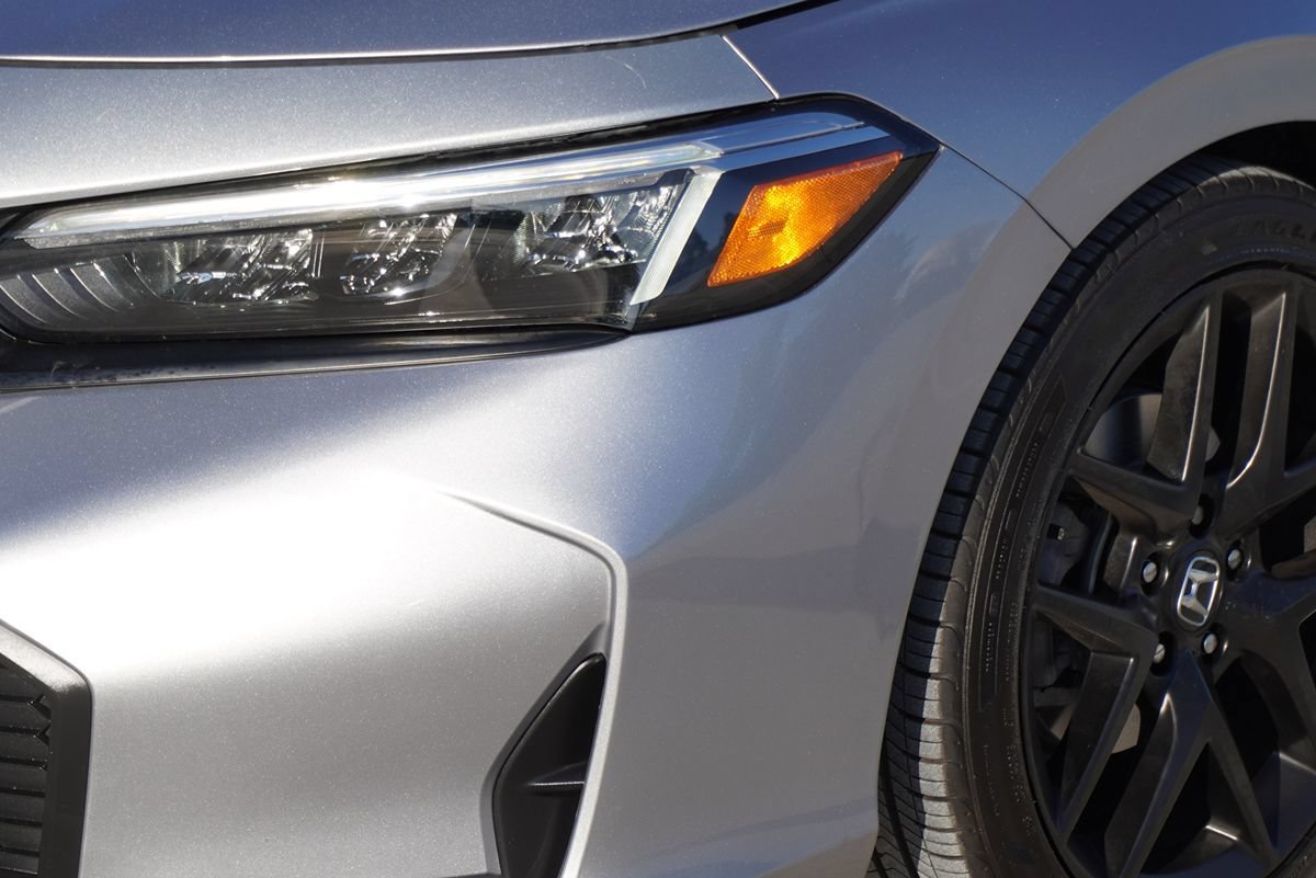 Used 2025 Honda Civic Sport image 2