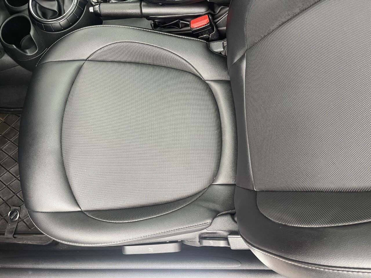 Used 2015 MINI Cooper 2-Door Hardtop image 16